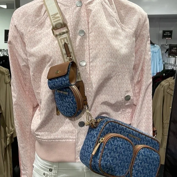 Michael Kors Denim 💙Jet set travel pocket
crossbody tech pouches AirPods case - Picture 3 of 11